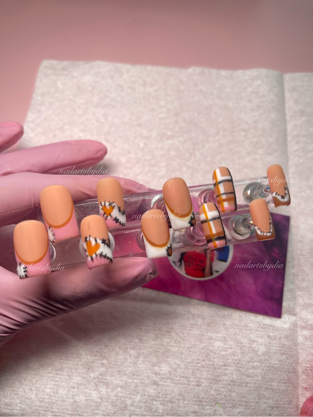 Plaid Press-On Nail Set - Picture 4 of 8